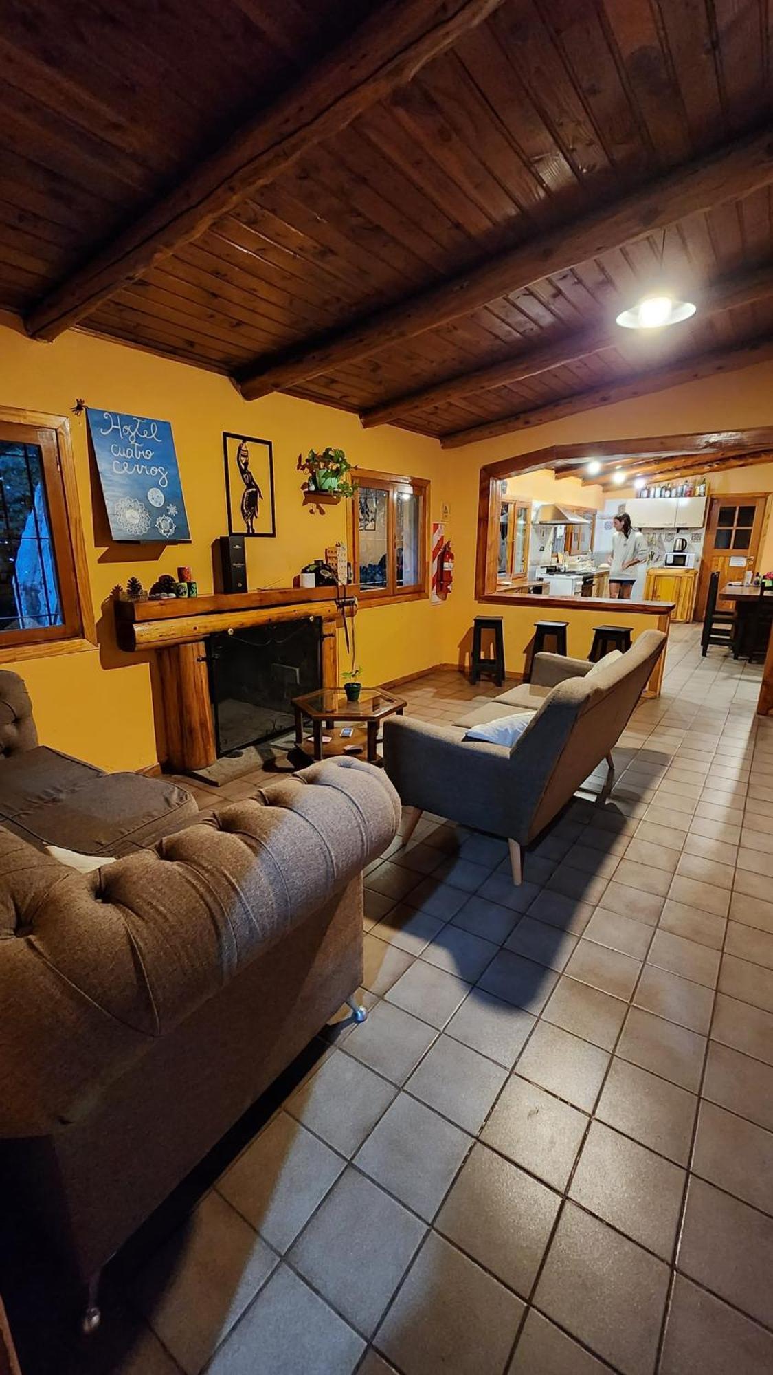 Hostel Cuatro Cerros *
