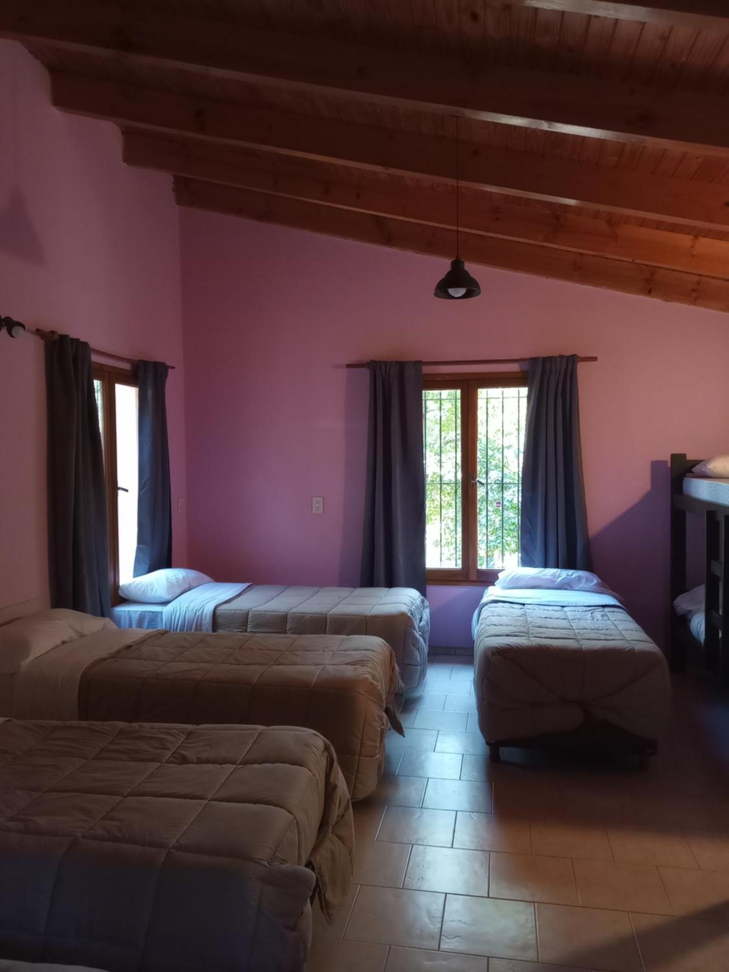 Hostal Cuatro Cerros *